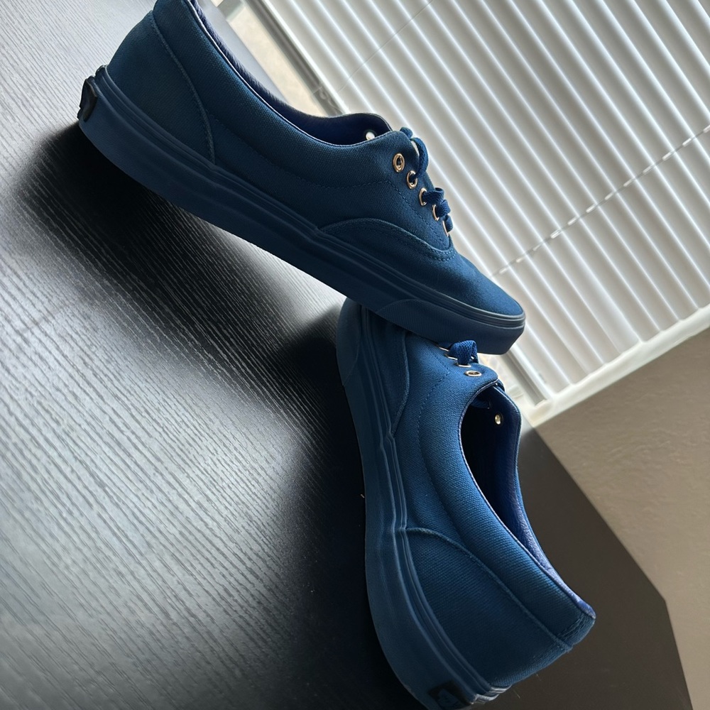 Vans - Picture 2 of 3
